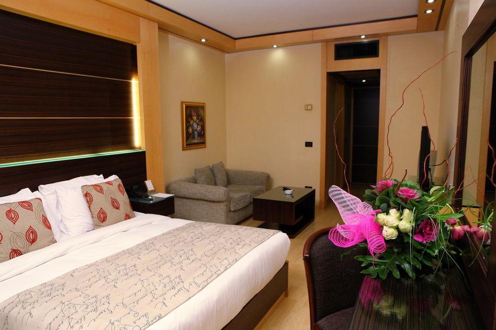 Imperial Suites Hotel Beirut Esterno foto