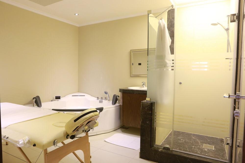 Imperial Suites Hotel Beirut Esterno foto